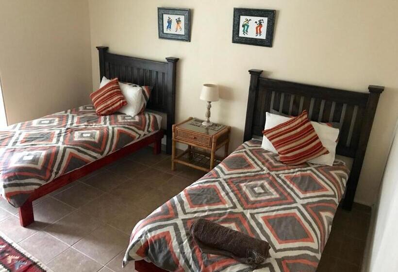 Номер Стандарт Вид на Сад, Cheetah Lodge Guest House