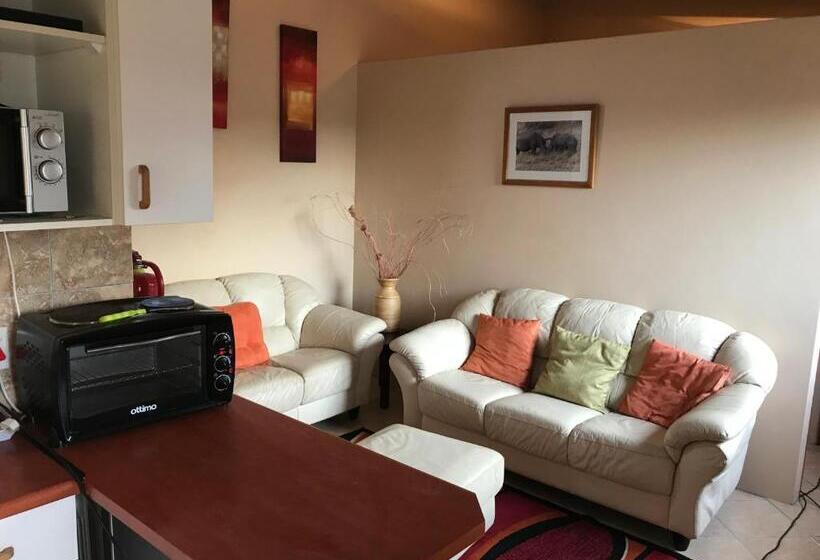Семейный Номер, Cheetah Lodge Guest House