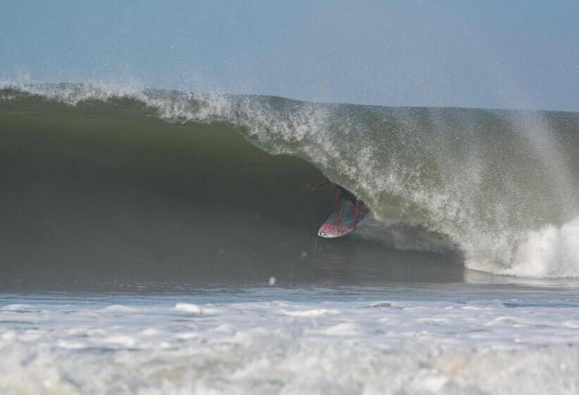 デラックスルーム, Medewi Secret Surfcamp