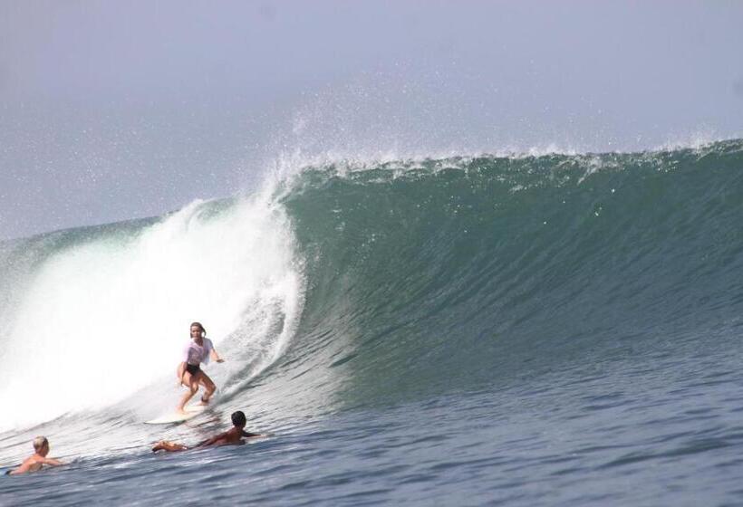 デラックスルーム, Medewi Secret Surfcamp
