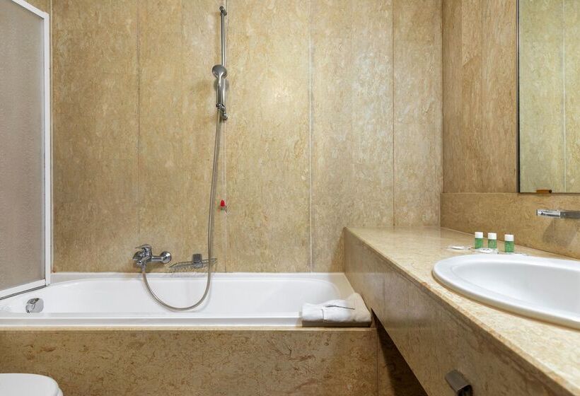 اتاق استاندارد سه نفره, B&b Hotel Milano Portello