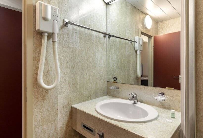 اتاق استاندارد یک نفره, B&b Hotel Milano Portello