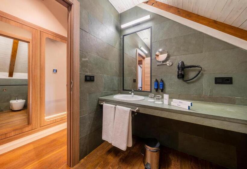 اتاق پریمیوم چهارنفره, Iberik Gran Balneario de Guitiriz
