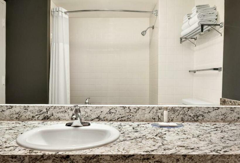 Номер Стандарт 2 Двуспальные Кровати, Travelodge By Wyndham Quebec City Hotel & Convention Centre