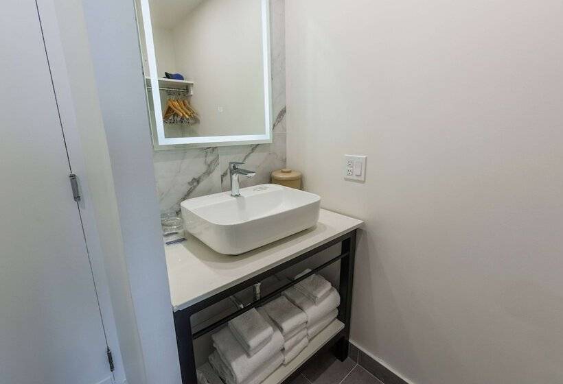 Номер Deluxe, Travelodge By Wyndham Quebec City Hotel & Convention Centre