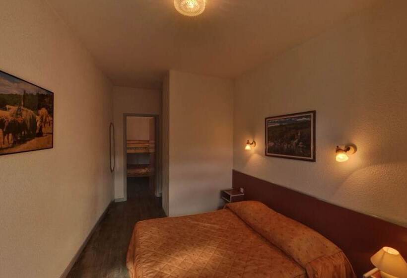 اتاق استاندارد چهار تخته, Au Val Dore
