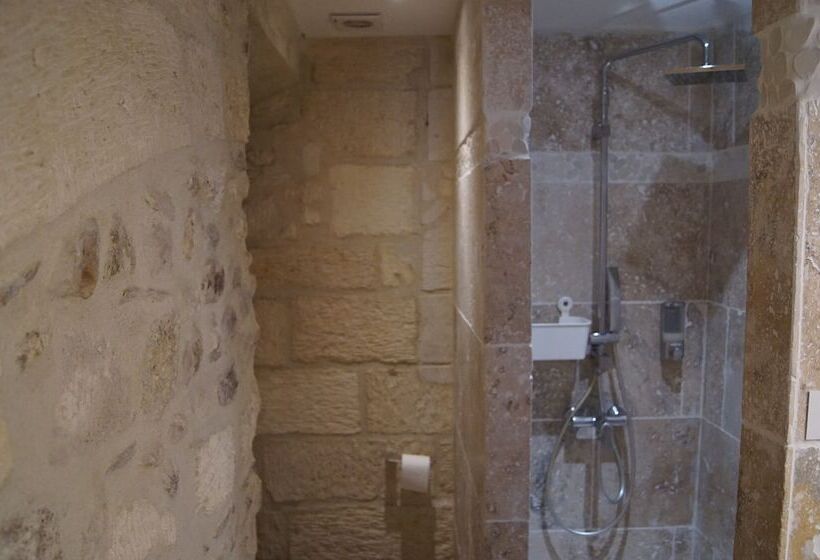 اتاق خانوادگی, Hôtel La Muette