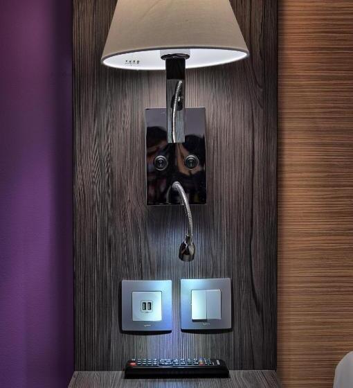 Номер Стандарт Трехместный, Contact Hotel Restaurant Bleu France   Eragny Cergy