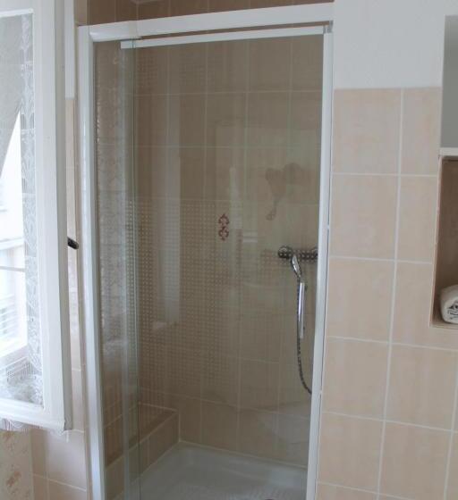 اتاق استاندارد, Logis Hôtel Beauséjour