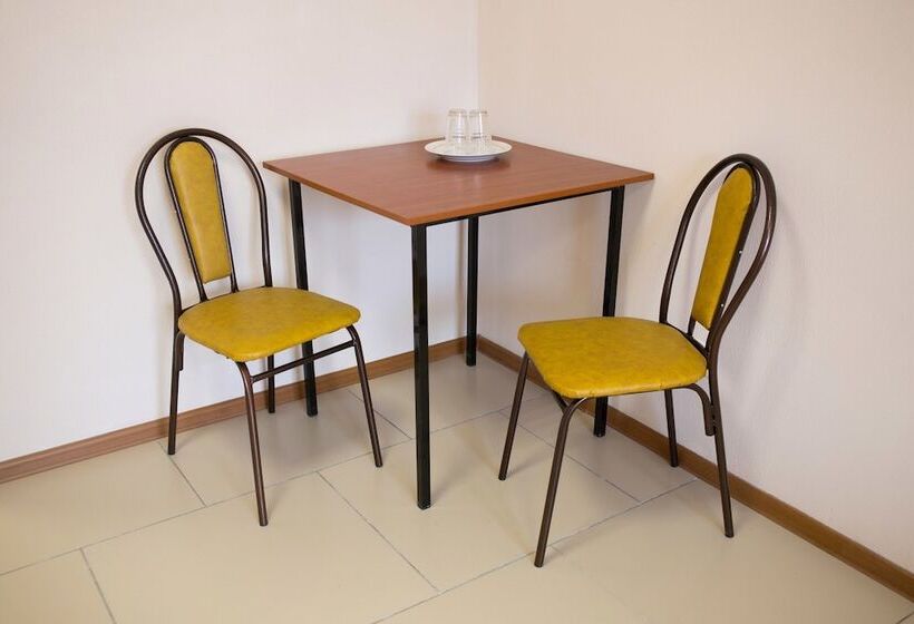 اتاق اکونومی, & Hostel Klever