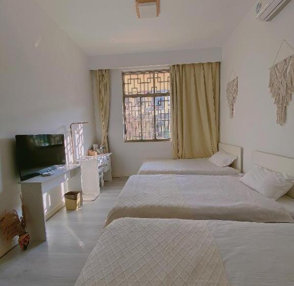 Номер Стандарт Трехместный, Stone Forest Mijia Guest House
