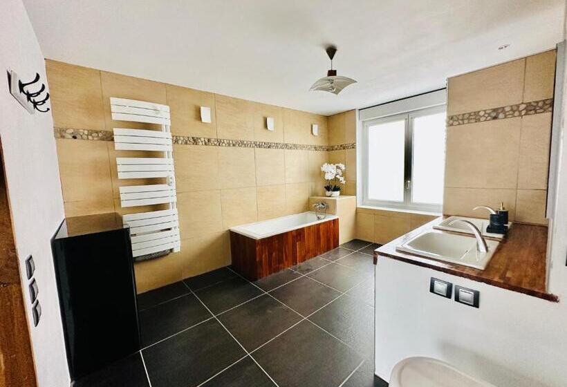 Люкс с Балконом, Reims Sherpa Guest House