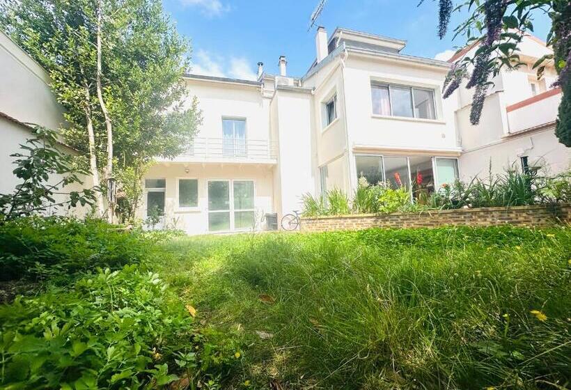 Студио Стандарт Вид на Сад, Reims Sherpa Guest House