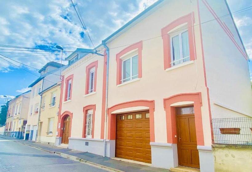 Номер Стандарт Вид на Сад, Reims Sherpa Guest House