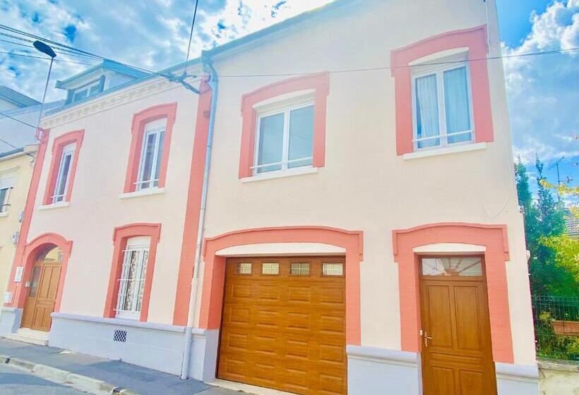 Номер Стандарт Трехместный, Reims Sherpa Guest House