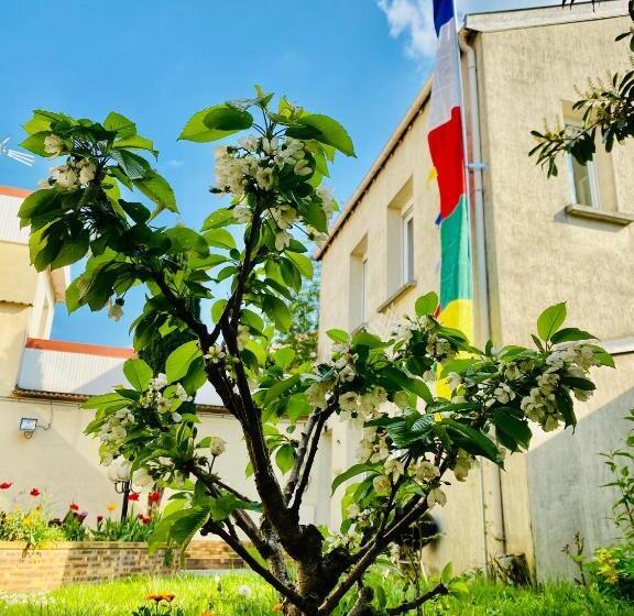 Люкс с Балконом, Reims Sherpa Guest House