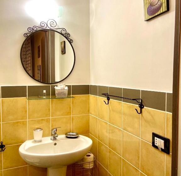 Comfort room with balcony, Sweet Rome B&b