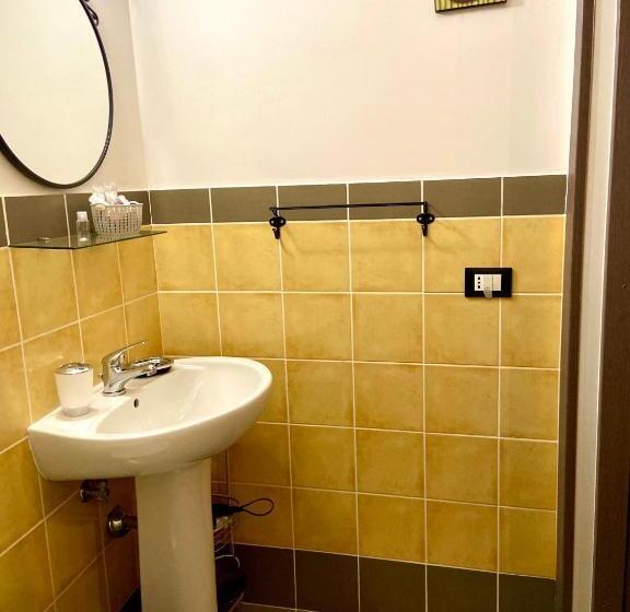 Comfort room with balcony, Sweet Rome B&b