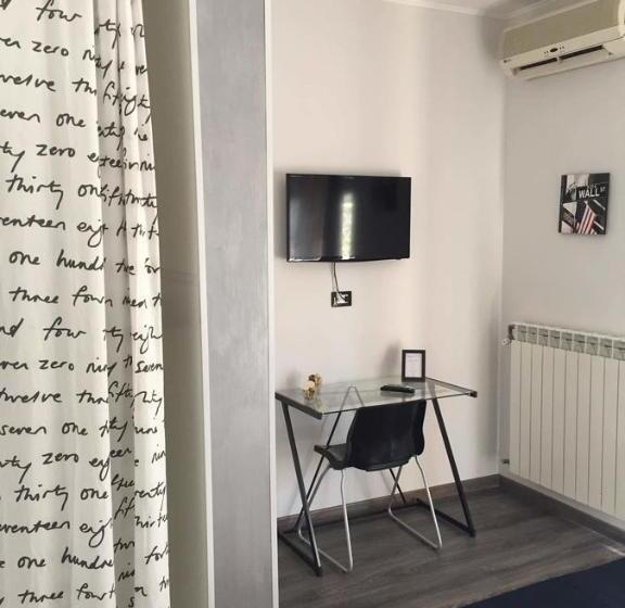 Comfort room with balcony, Sweet Rome B&b