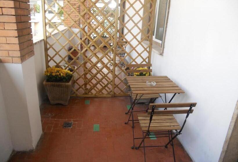 Comfort room with balcony, Sweet Rome B&b