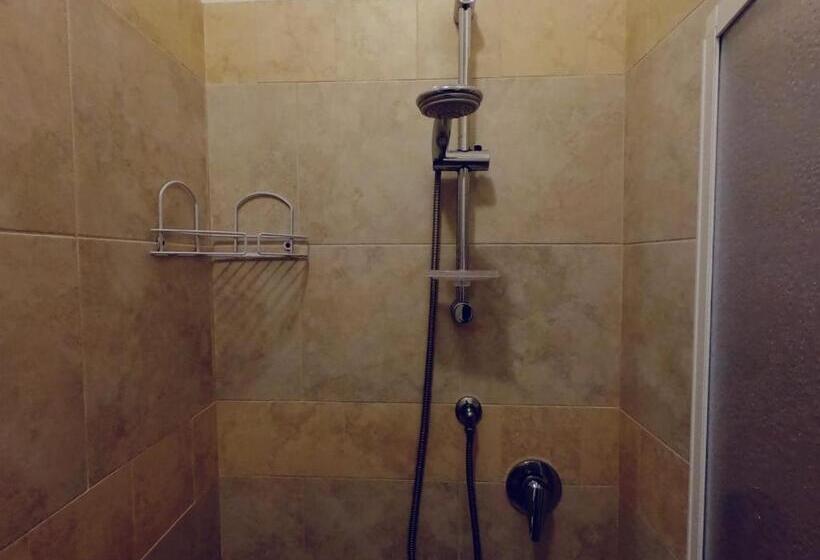 اتاق لوکس, Da Umby
