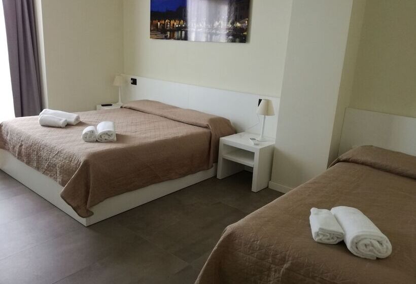 اتاق استاندارد سه نفره, Garda Rooms