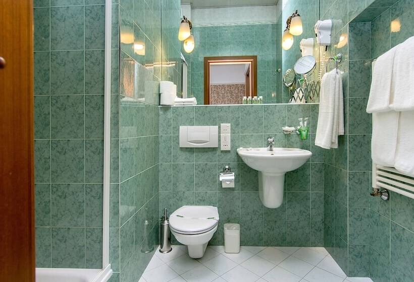 اتاق استاندارد سه نفره, Boutique Hotel Villa Mtiebi