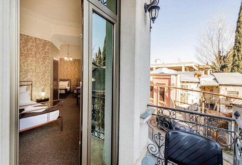 اتاق خانوادگی, Boutique Hotel Villa Mtiebi