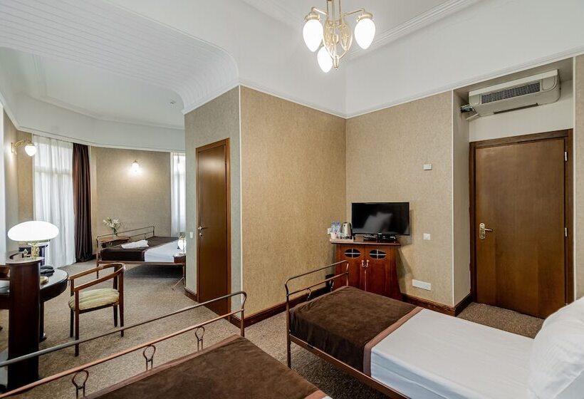 اتاق خانوادگی, Boutique Hotel Villa Mtiebi