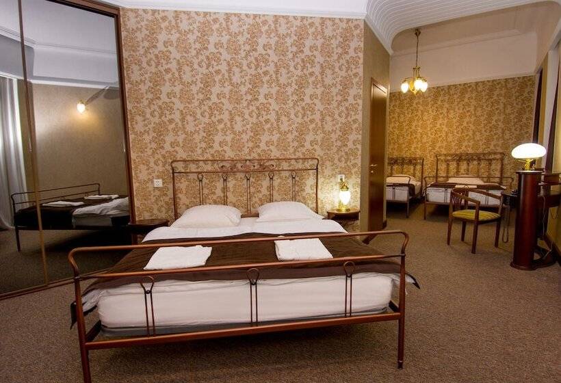 اتاق خانوادگی, Boutique Hotel Villa Mtiebi