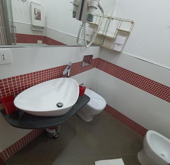 Трехместный Номер Стандарт с Балконом, Ari Guest House