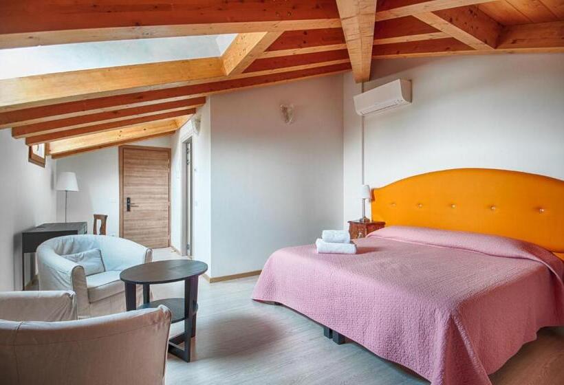Penthouse Room, Lady Verona Residence
