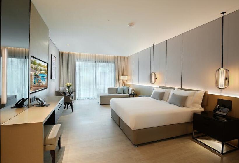 Люкс, Al Ain Rotana