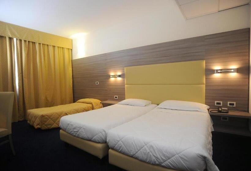Номер Стандарт Трехместный, Palace Inn Rome Fiano