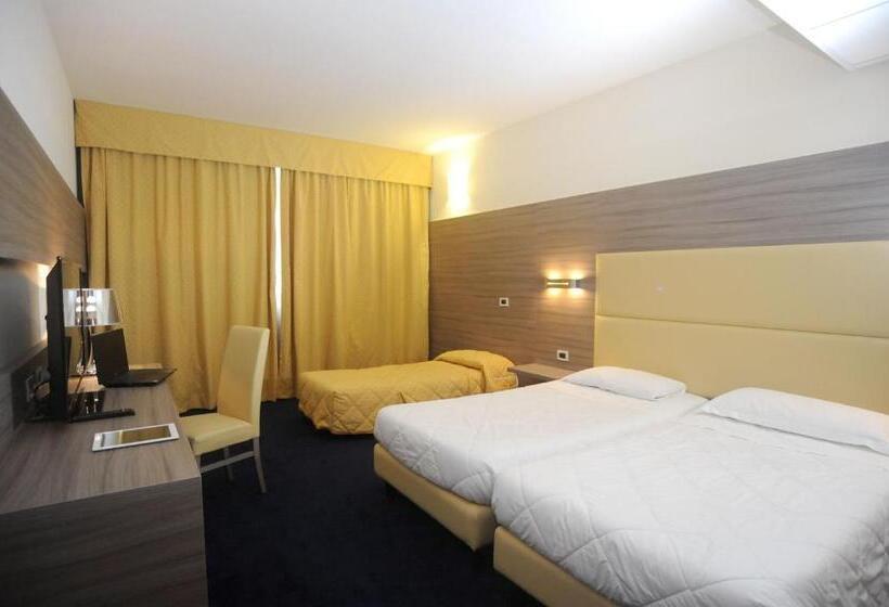 Четырехместный Номер Стандарт, Palace Inn Rome Fiano