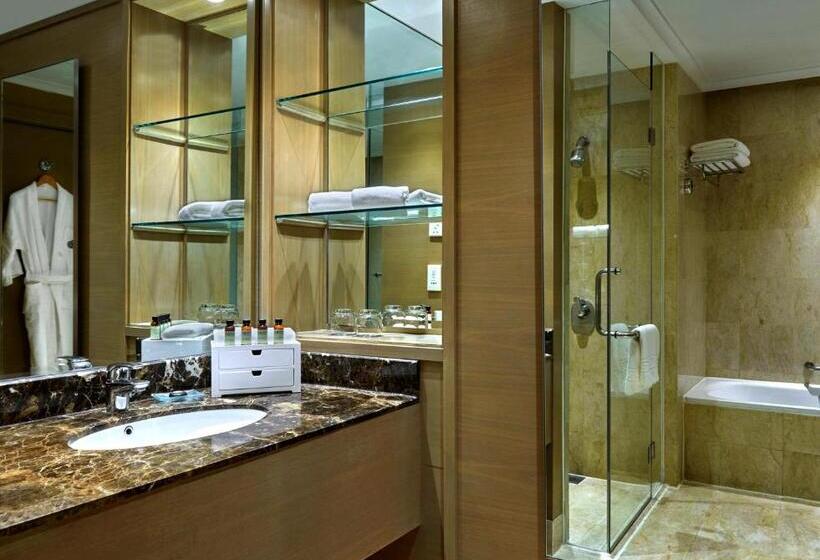 Номер Deluxe, Pullman Kuala Lumpur City Centre Hotel & Residences