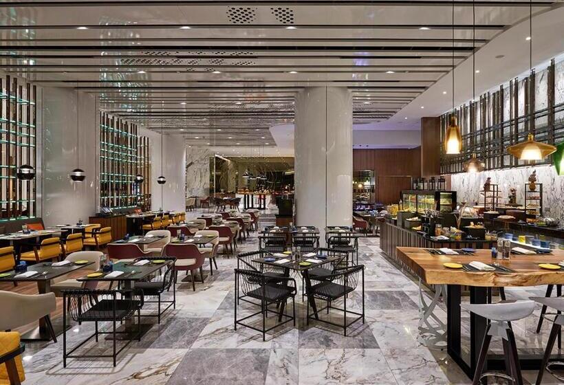 Номер Премиум, Pullman Kuala Lumpur City Centre Hotel & Residences
