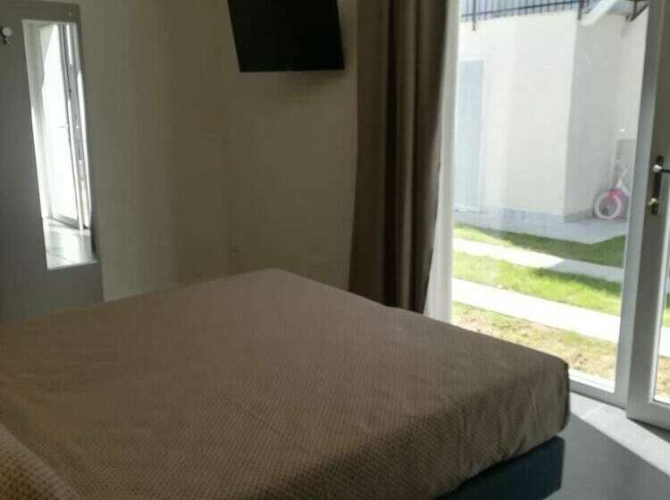 四人标准间, Garda Guest House