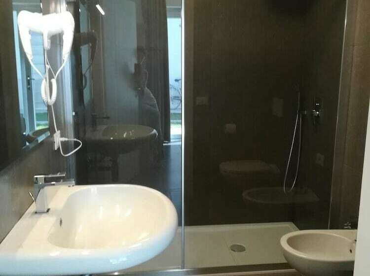四人标准间, Garda Guest House