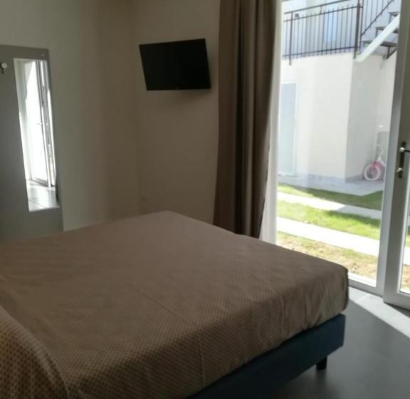 标准间, Garda Guest House