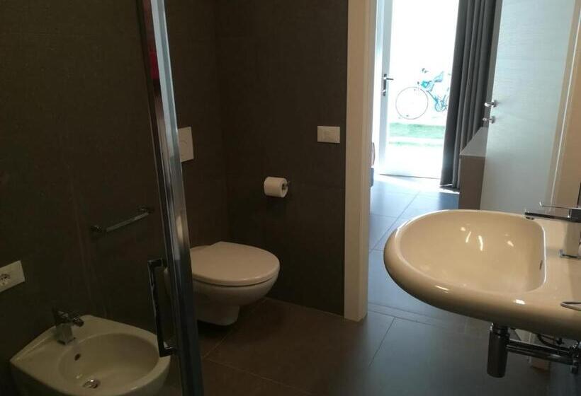 家庭间, Garda Guest House