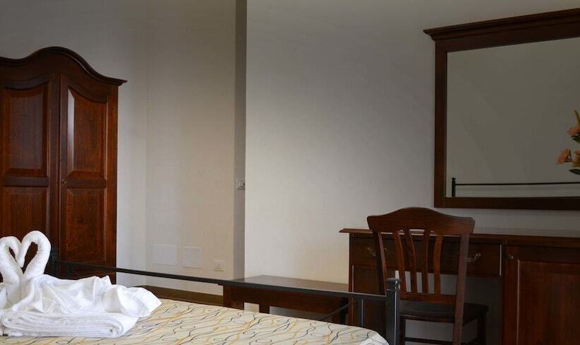 اتاق کلاسیک سه تخته, B&b Castiglione