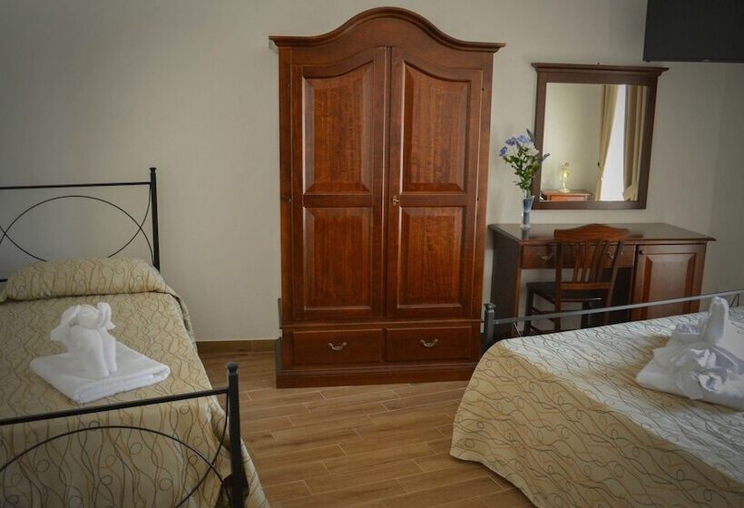اتاق کلاسیک سه تخته, B&b Castiglione