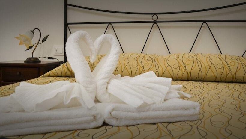 اتاق کلاسیک سه تخته, B&b Castiglione