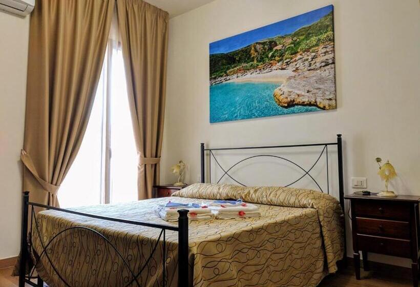 اتاق استاندارد سه تخته با بالکن, B&b Castiglione