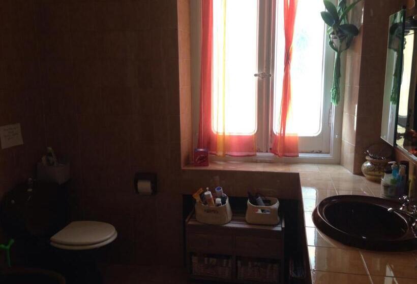 اتاق استاندارد یک تخته با سرویس بهداشتی مشترک, Il Ciottolo