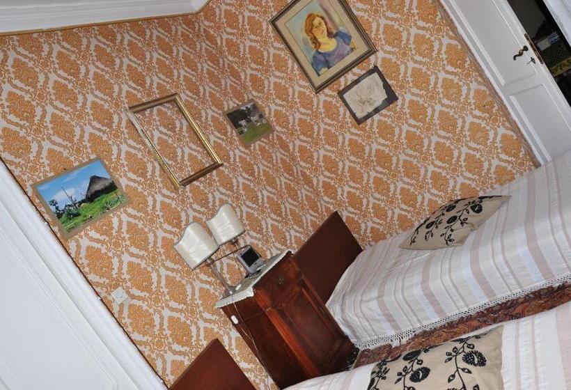 اتاق استاندارد سه تخته با سرویس بهداشتی مشترک, Il Ciottolo