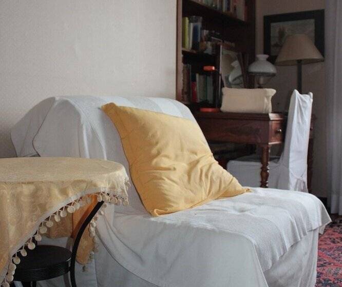 اتاق استاندارد با سرویس بهداشتی مشترک, Il Ciottolo