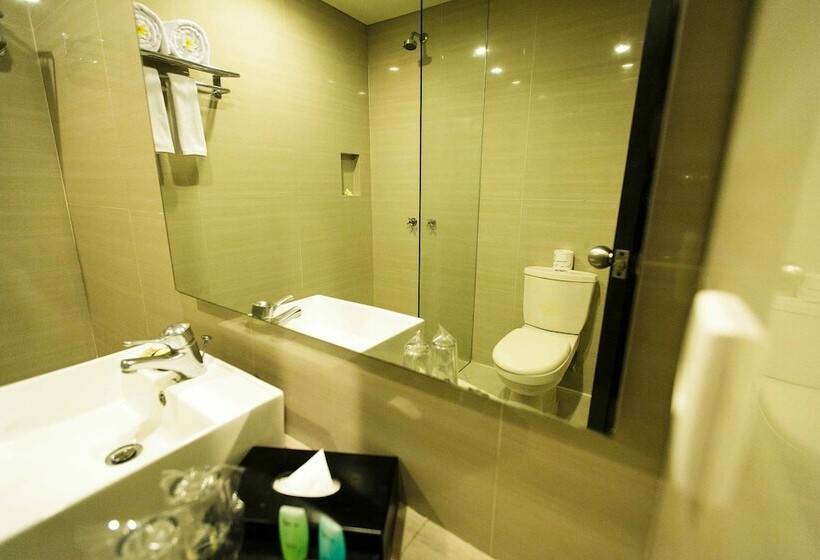 اتاق لوکس با چشم‌انداز استخر, Legian Paradiso