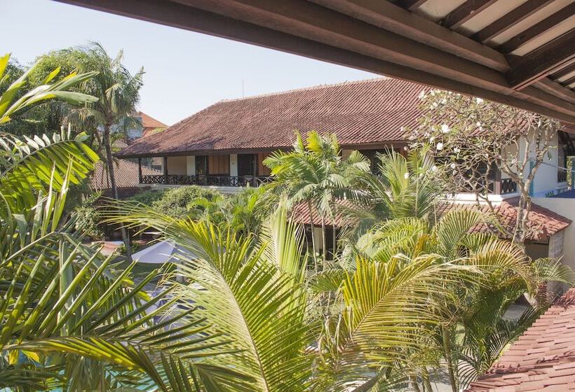 اتاق لوکس با چشم‌انداز استخر, Legian Paradiso